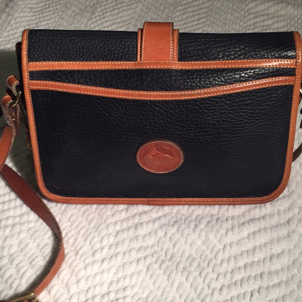 Dooney and Bourke small bag - Picture 2 of 5